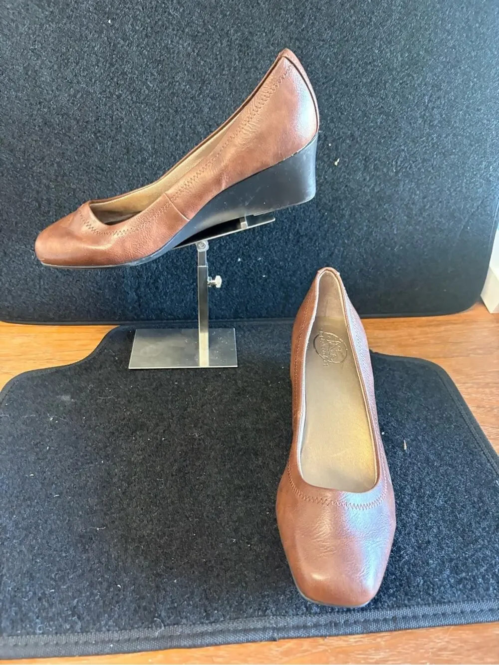 🤎 Women’s Brown Wedge Comfort Heels Size 10W NWOT